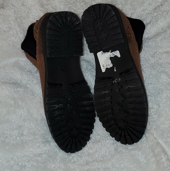 Seven7 Romanoff Waterproof Ankle Boot - Picture 3 of 6